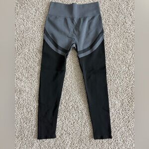 Workout leggings black and grey scrunch